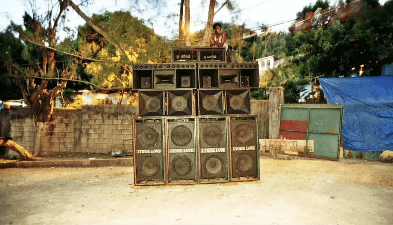 https://lakota.co.uk/the-rise-of-sound-system-culture-in-the-uk-why-it-matters-and-how-it-shapes-the-rave-experience/